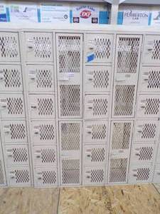 lot 18 image: Metal School Lockers