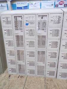 lot 19 image: Metal School Lockers