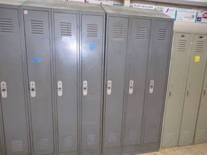 lot 21 image: 2 Metal School Lockers