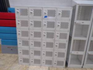 lot 23 image: Metal School Lockers