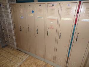 lot 39 image: Metal School Lockers