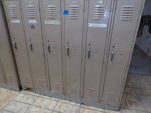 lot 40 image: Metal School Lockers