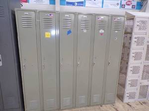 lot 20 image: Metal School Lockers