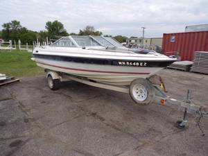 lot 3 image: 1986 Bayliner Capri 2.3L Boat with Trailer