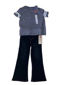 lot 70 image: New 4T Girls Shirt & Levi Flair Pants