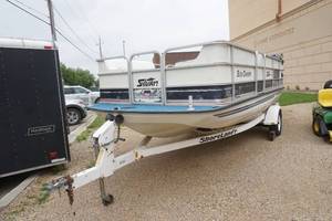 lot 3 image: 1993 Sylvan Sun Chaser 19 Pontoon