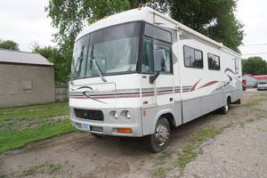 lot 4 image: 2002 Itasca Suncruiser Winnebago