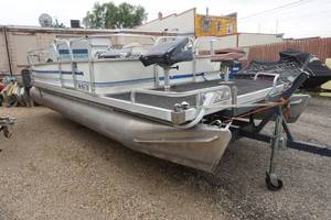 lot 5 image: 1981 Kayot 20 Pontoon