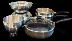 lot 90 image: Kitchenware Double Boiler, Nesting Bowls and Stainless Bowl