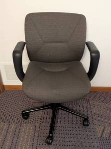 lot 100 image: Keilhauer Rolling Office Chair