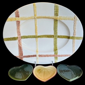 lot 106 image: Lovely Italian Plaid Hand Painted Platter and Small Heart Shaped Dishes from Pier1