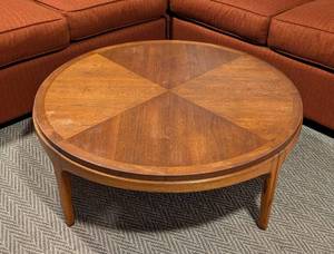 lot 8 image: Lane Mid Century Two Tone Walnut Coffee Table