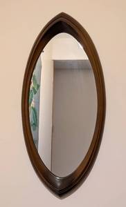 lot 53 image: Vintage Faux Wood Oval Wall Mirror