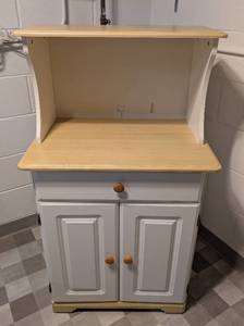 lot 62 image: Small White Kitchen Cabinet