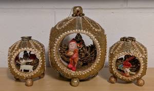 lot 76 image: Vintage Christmas Candleholder Dioramas