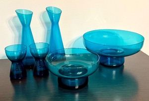 lot 46 image: Lovely Decor Blue Glass Vases and Bowls
