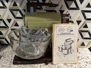 lot 81 image: Vintage Sunbeam Vista Mixmaster  Fire-King Ware