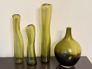 lot 87 image: Beautiful Green Glass Vases in Different Shapes