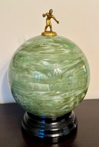 lot 109 image: Vintage 1950s Bowling Ball Cocktail Decanter with Six Shot Glasses