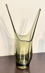 lot 110A image: Vintage Mid Century Charcoal Elmer Miller Art Glass Split Vase