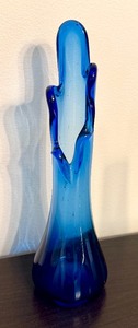 lot 112B image: Vintage Mid Century Five Finger Blue Swung Glass Bud Vase