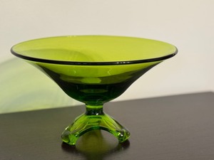 lot 101 image: Vintage Mid Century Viking Art Glass Epic Arching Thumbprint Compote Pedestal Bowl Olive Green