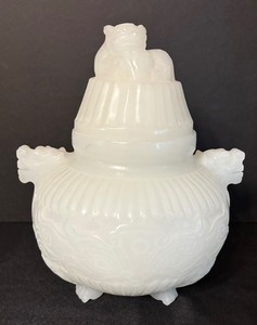 lot 23 image: Gorgeous White Hard Stone Urn with Foo Dog Finial