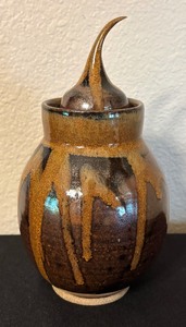 lot 24 image: Beautiful Artisan Crafted Drip Glaze Pottery Urn