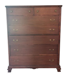 lot 8 image: Antique Chest of Drawers
