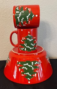 lot 30 image: Waechtersbach Serving Bowl and Mugs