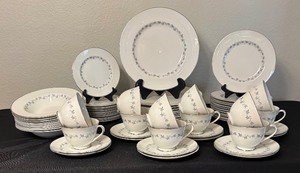 lot 34 image: Vintage Royal Doulton Cadence China