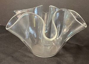 lot 40 image: Italian Free Form Ruffled Handkerchief Glass Vase