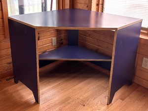 lot 13 image: Ikea Robin Corner Desk  Table