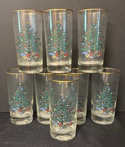 lot 63 image: Set of Eight Spode Christmas Tree Pattern Highball Glass Tumblers