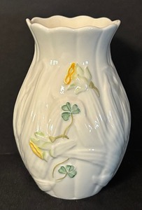 lot 69 image: Belleek Shamrock Bow Dalriada Vase
