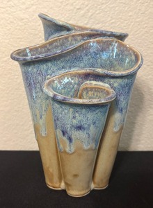 lot 74 image: Vintage Bay Pottery Handmade Four Chamber Ikebana Ribbon Vase
