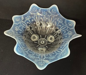 lot 17A image: Vintage Fenton Stretched Opalescent Bowl