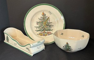 lot 108 image: Spode Christmas Tree Serving Bowl, Tidbit Tray and Sleigh Cracker Server