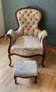 lot 42 image: Beautiful Vintage Victorian Mahogany Spoon Back Armchair