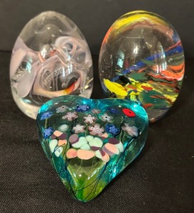 lot 109 image: Three Pretty Glass Paperweights including an Art Glass Paperweight by Robert Held