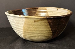 lot 119 image: Stunning Signed Pottery Bowl