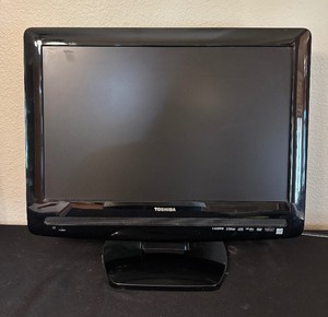 lot 132 image: Toshiba 18 Inch TV Model 19LV505