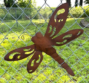 lot 164 image: Patina Metal Dragonfly Yard Decor