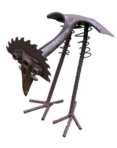 lot 165 image: Steampunk Style Bird Yard Decor