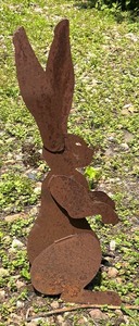 lot 170 image: Rustic 24 Tall Metal Garden Rabbit Silhouette Statue
