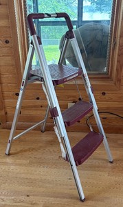 lot 194 image: Cosco Step Ladder