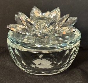 lot 198 image: Crystal Lotus Trinket Dish  Vanity Jar