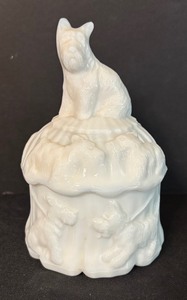 lot 235 image: Vintage Akro Agate Company Scottie Dog Powder Jar