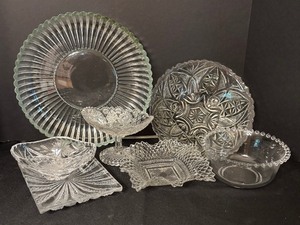 lot 235A image: Collection of Crystal and Clear Glass Platters, Bowls, Dishes and More