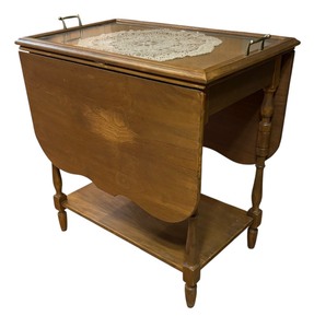 lot 239A image: Pretty Vintage Drop Leaf Accent Table